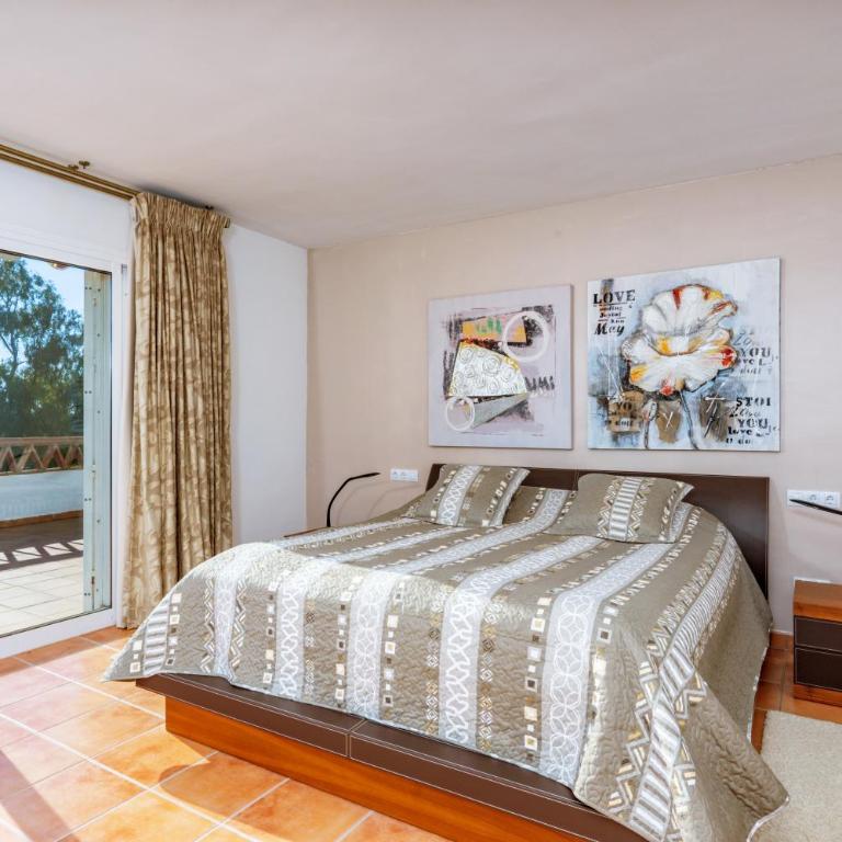 Stunning villa with pool by Costarentals - Ref 41 - Villa - 39