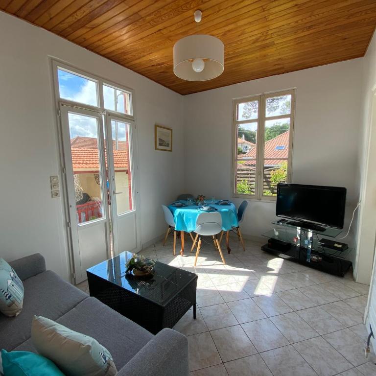 MAISON FLEURIE quartier calme - Maison 2 Chambres - 2