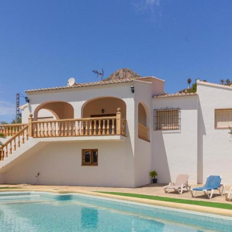 Chalet Los Olivos con piscina - Casa de 3 dormitorios - 1