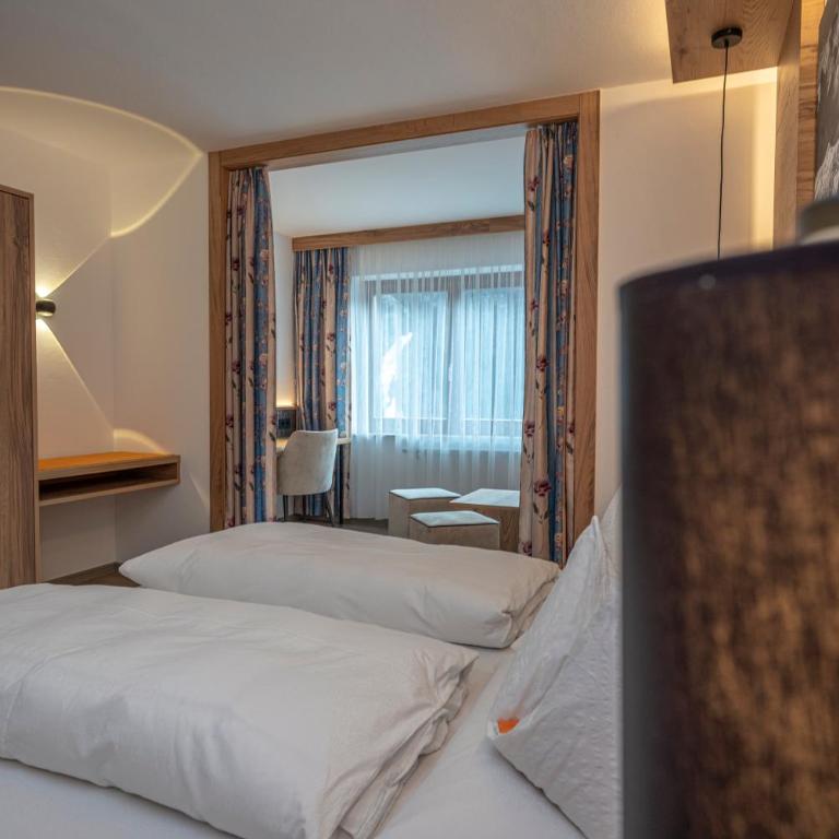 Pension Trojerhof - Familienzimmer (2 Erwachsene + 1 Kind) - 3