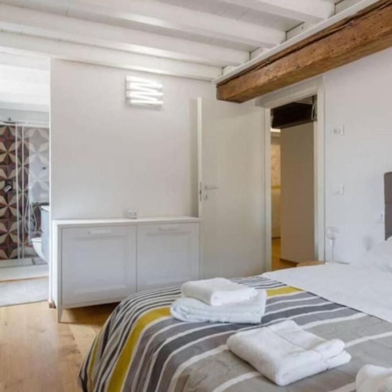 Ponte Pietra Luxury Home in Verona - Two-Bedroom Apartment - 6