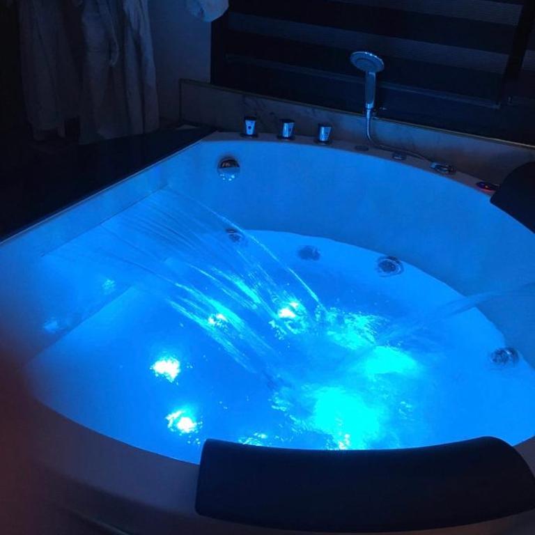 L'Aurore Love Room de prestige jacuzzi sauna piscine chauffée cuisine - Maison 1 Chambre - 21