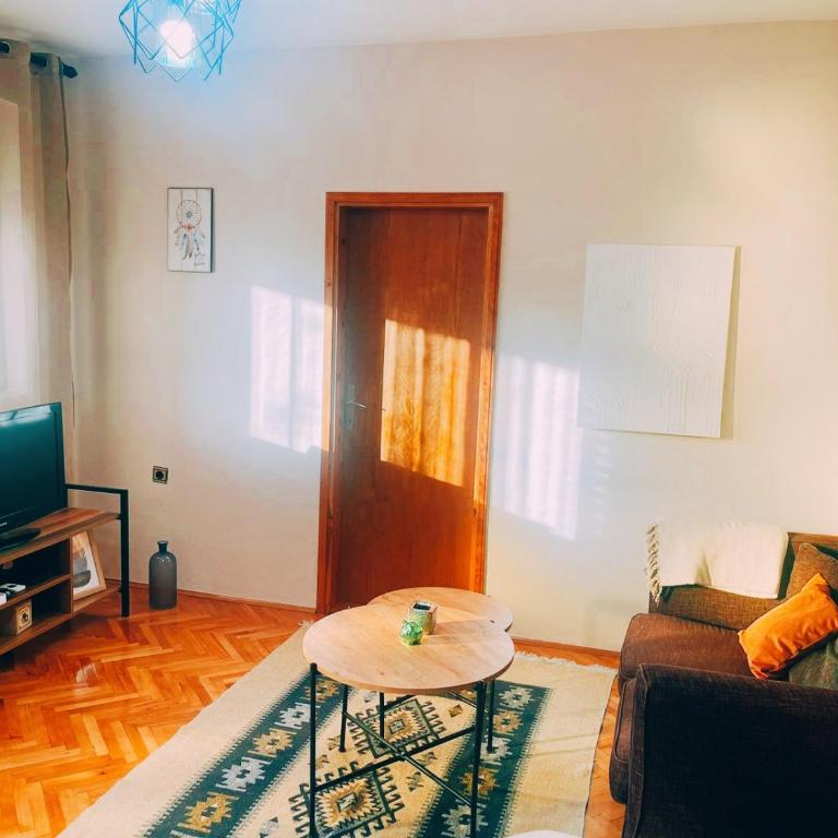 Green Cottage - Two-Bedroom House - 13