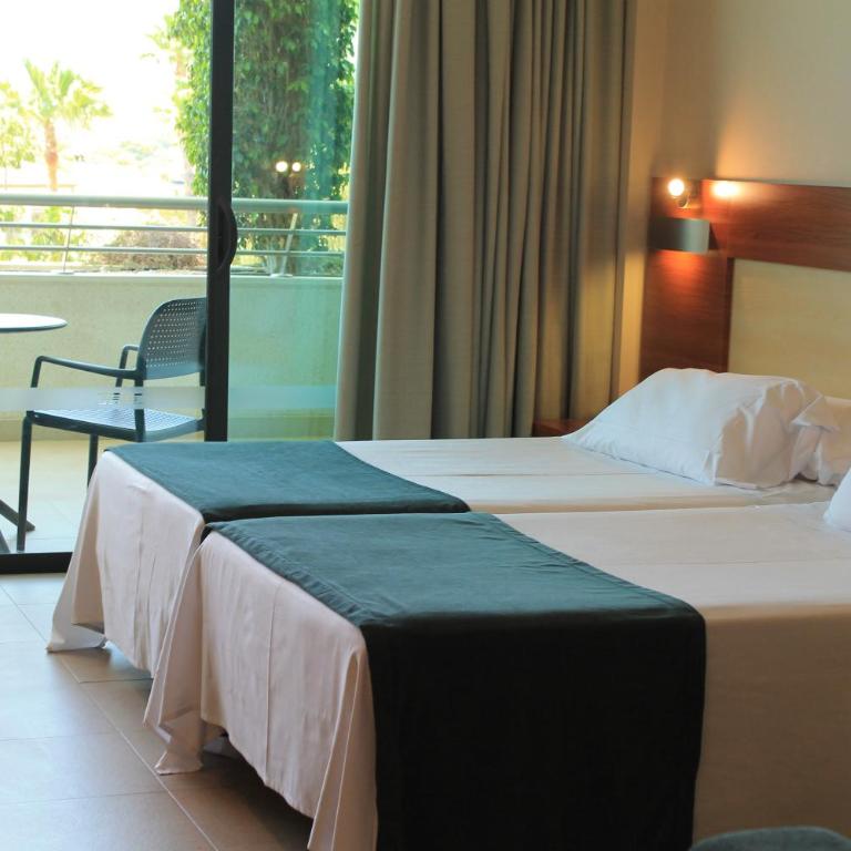 Hotel Deloix 4* Sup - Habitación Doble con 2 camas (2 adultos + 1 niño) - 12
