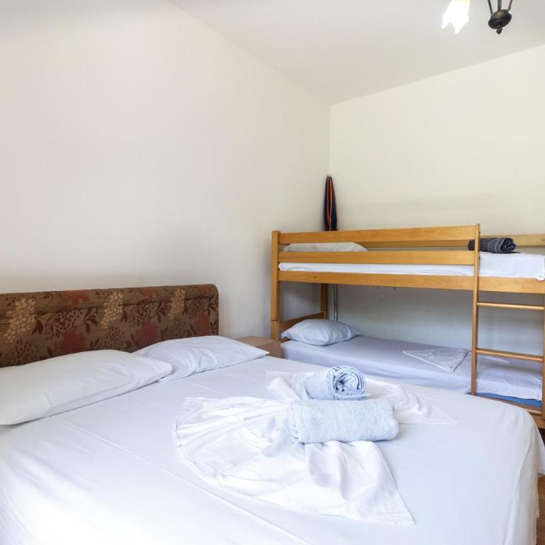 Tomi Guesthouse - Quadruple Room with Private Bathroom - 11