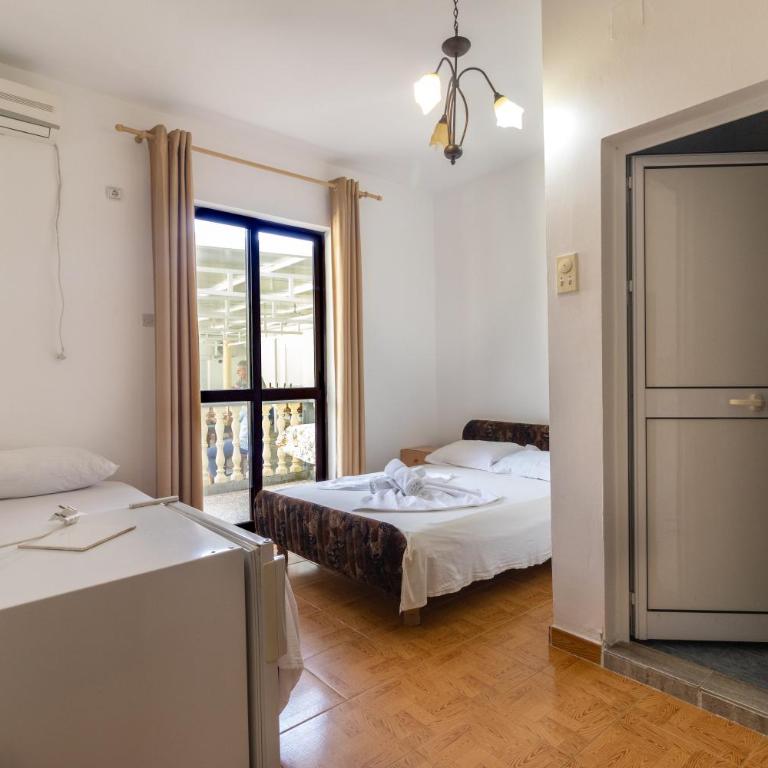 Tomi Guesthouse - Triple Room with Bathroom - 18