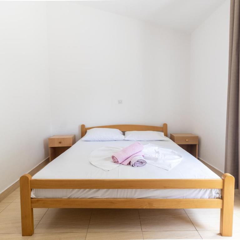 Tomi Guesthouse - Double or Twin Room with Garden View - 16