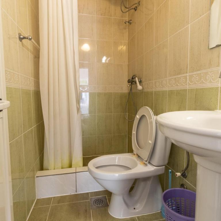 Tomi Guesthouse - Double or Twin Room with Garden View - 22