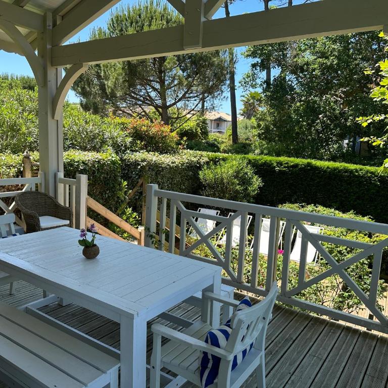Unique Pool Villa 500m from the beach, Hamptons Style with beautiful Garden - Villa - 25