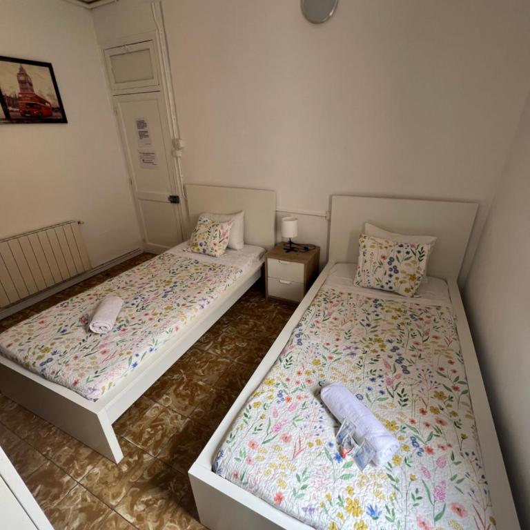 YOUTH HOSTEL - Central and Basic Drassanes - Habitación Doble con baño compartido - 2 camas - 11