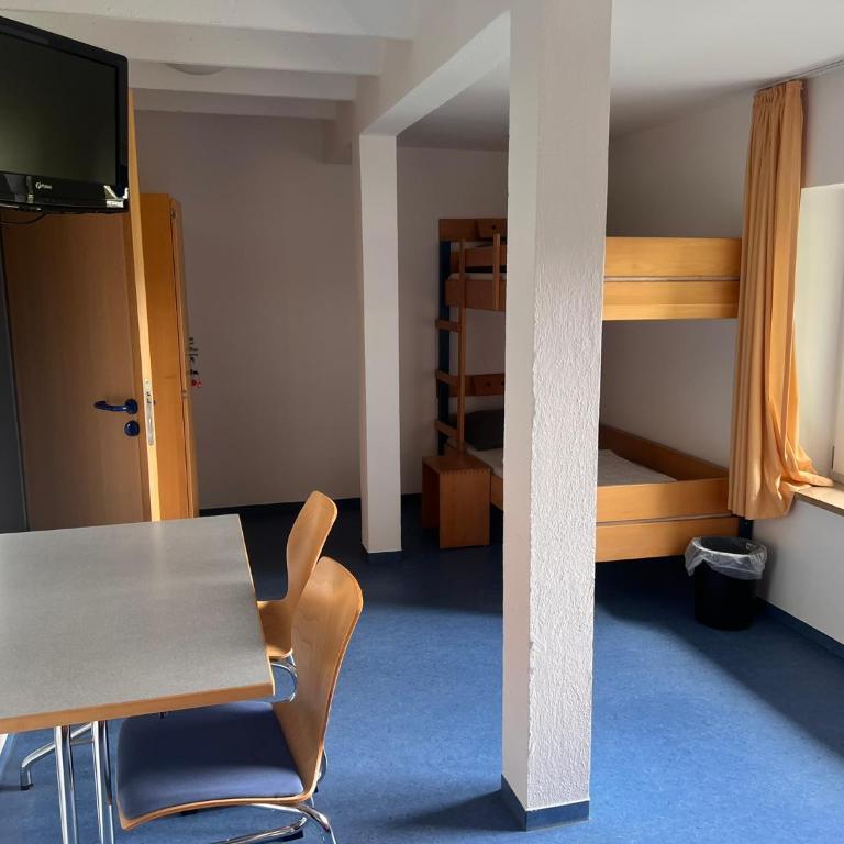 Jugendherberge Ottobeuren - membership required - Doppel-/Zweibettzimmer mit Bad - 2