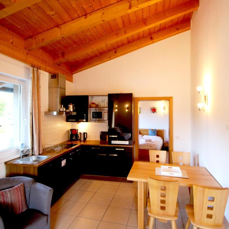 Apartment Peter-Adler Resort - One-Bedroom Apartment with Balcony and Mountain View - 1