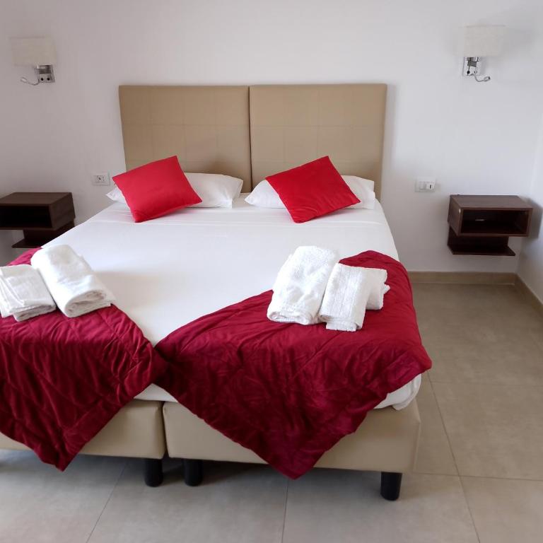 Vinci Residence - VR - Ampia Camera Matrimoniale/Doppia con Letti Singoli - 1