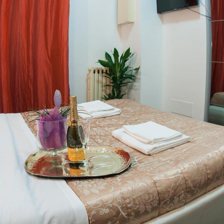 Gio' Suites - Camera Matrimoniale Standard - 2