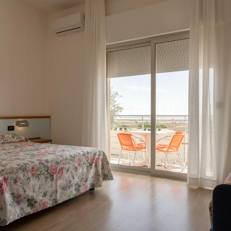 Hotel Continental - Camera Tripla con Balcone - Fronte Mare - 7