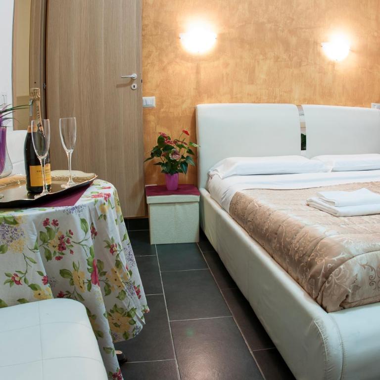 Gio' Suites - Camera Matrimoniale Standard - 5