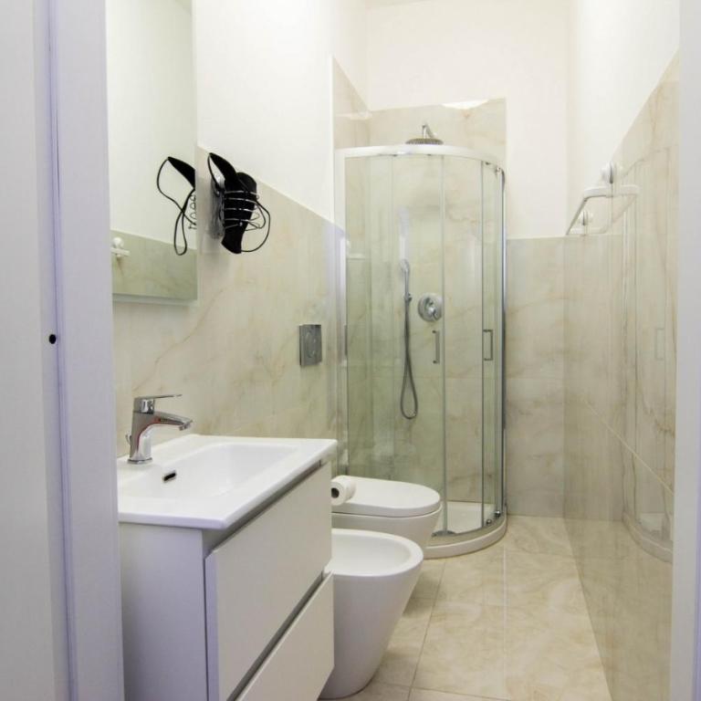 B&B Corso Italia - Camera Familiare con Bagno Privato - 7