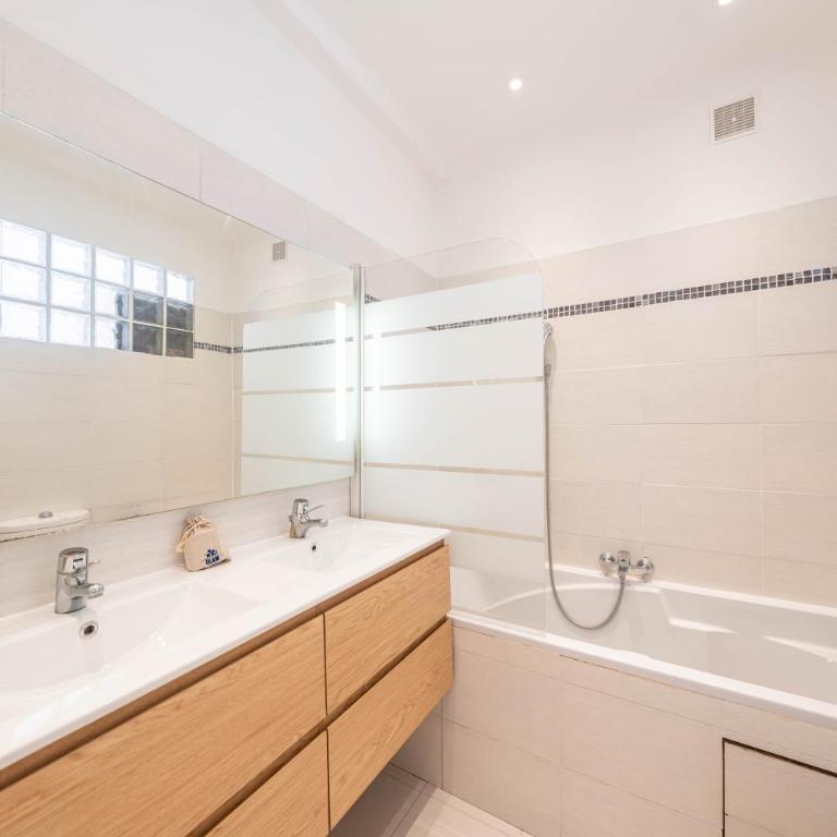 Cannes 3 BR 3 bath close to Palais & Croisette by Olam Properties - Appartement 3 Chambres - 22