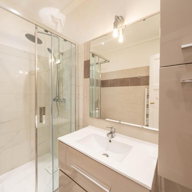 Cannes 3 BR 3 bath close to Palais & Croisette by Olam Properties - Appartement 3 Chambres - 16