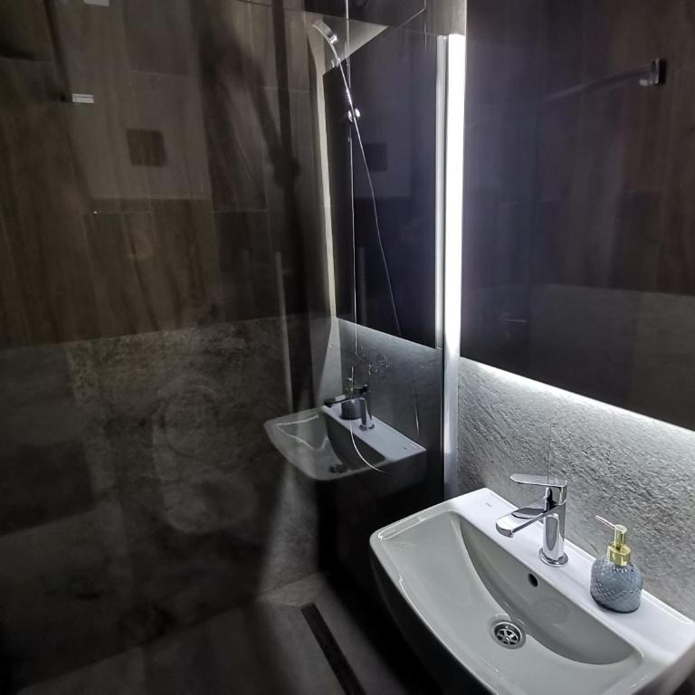 La Familia - One-Bedroom Apartment - 16