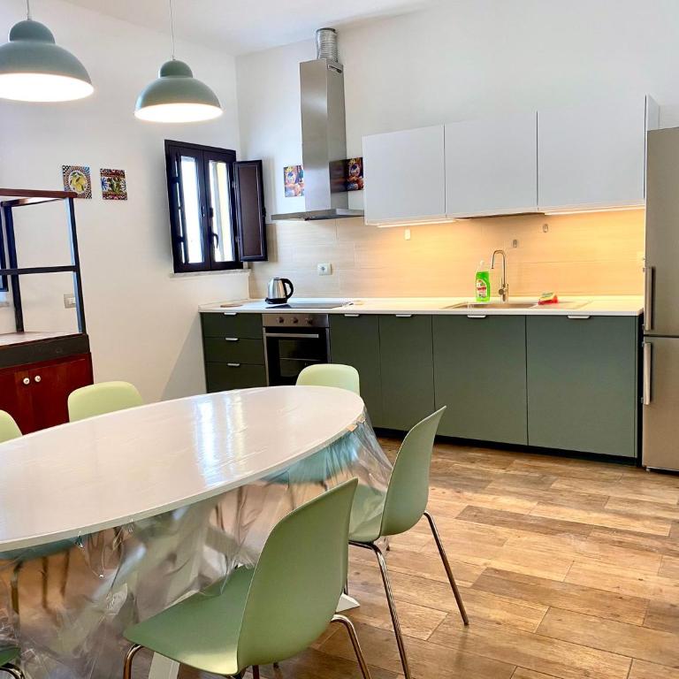 Fiera Dimora - Etna View with Lift - Two-Bedroom Apartment with Mountain View - 12