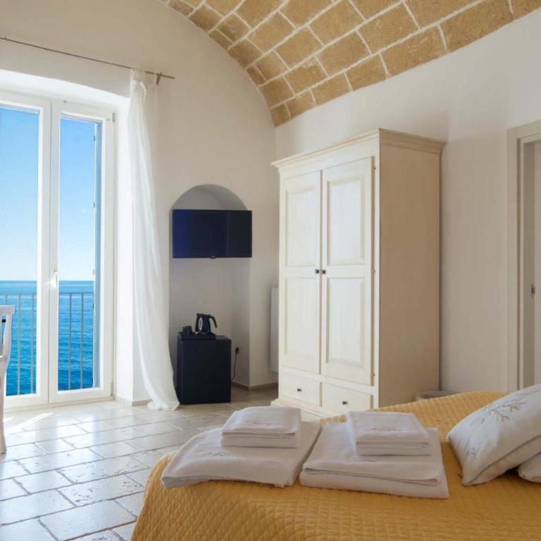 B&B Finestra Sul Mare - Camera Matrimoniale Deluxe con Balcone - 1