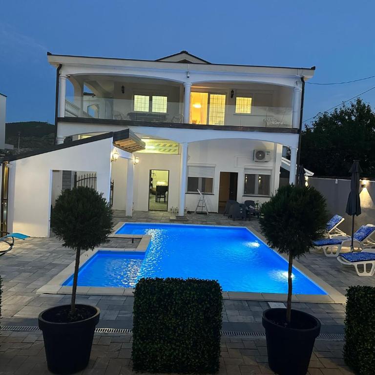 Luxury Villa Euphoria - Three-Bedroom Villa - 30