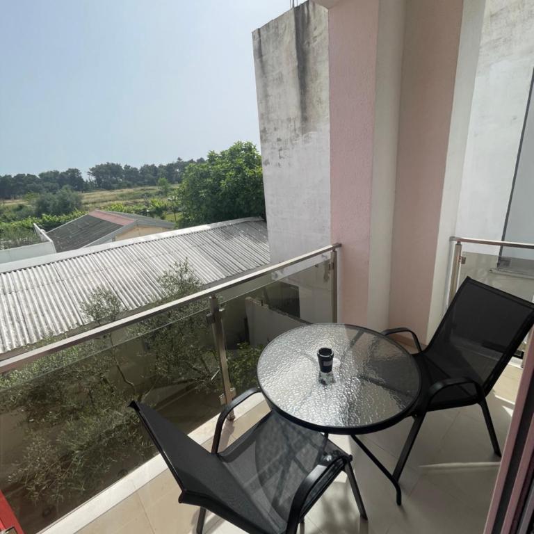 Apartments Amira - Dvokrevetna Soba sa Bračnim Krevetom i Balkonom - 7