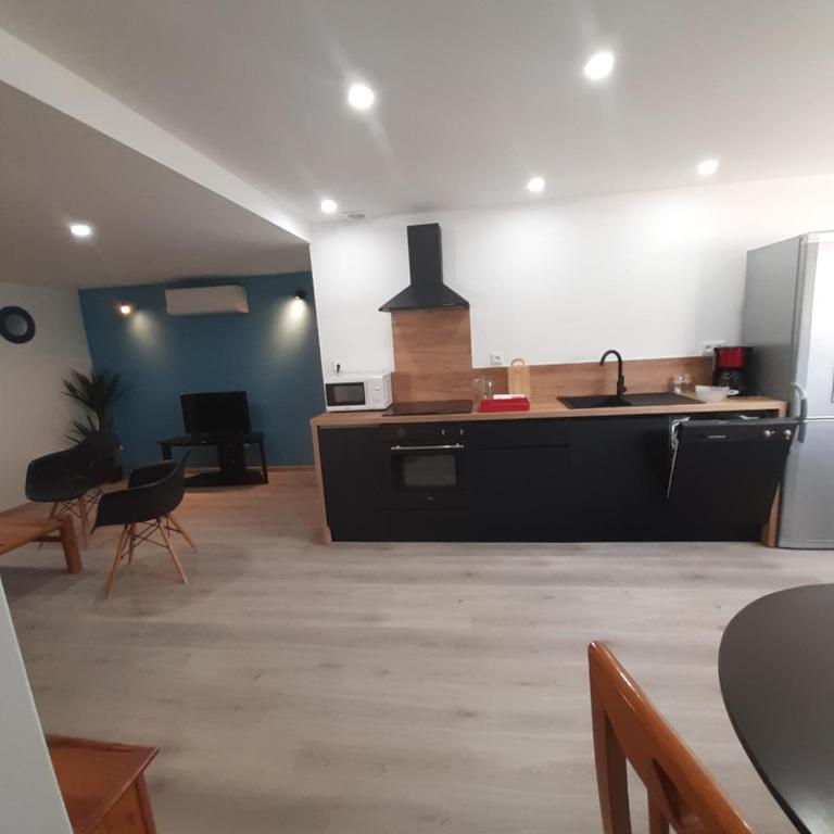 Appartement 50m2 rez de chaussée en plein centre ville garage gratuit - Appartamento con 2 Camere da Letto - 1