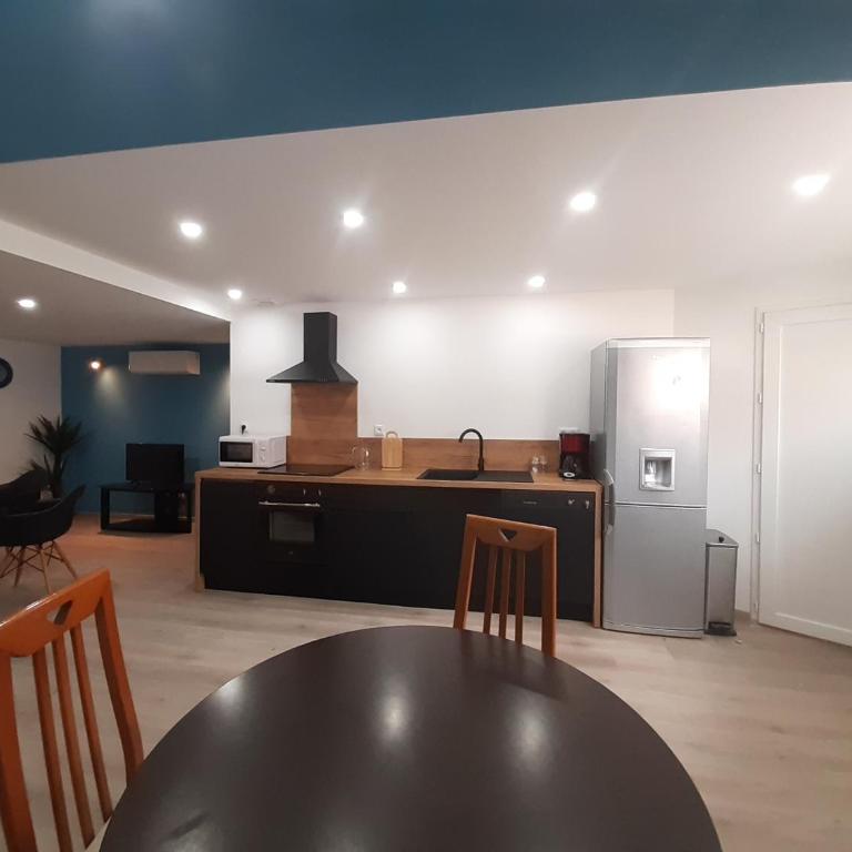 Appartement 50m2 rez de chaussée en plein centre ville garage gratuit - Appartamento con 2 Camere da Letto - 4