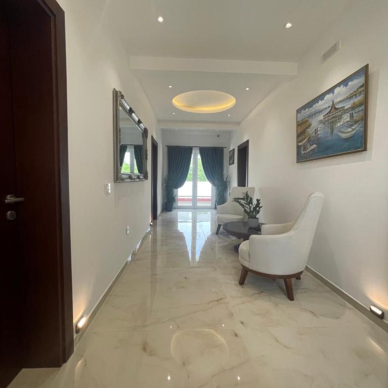 Apartments Amira - Double Room with Balcony - 3