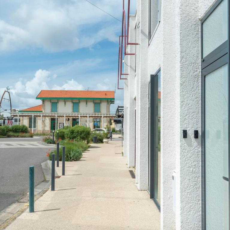 Suites Kerlarros Clim et Parking face Gare et Port - Appartement 2 Chambres Deluxe - 12