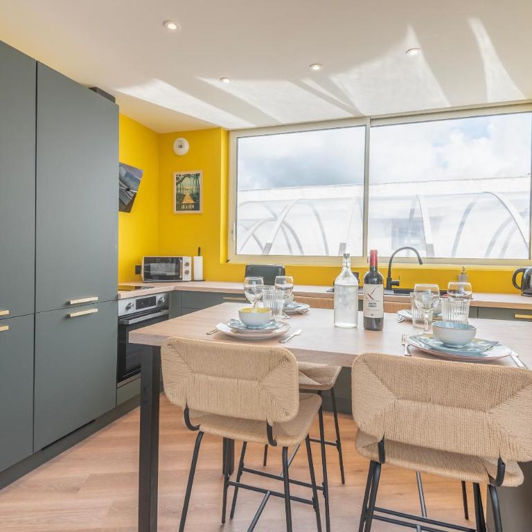 Suites Kerlarros Clim et Parking face Gare et Port - Appartement 2 Chambres Deluxe - 6