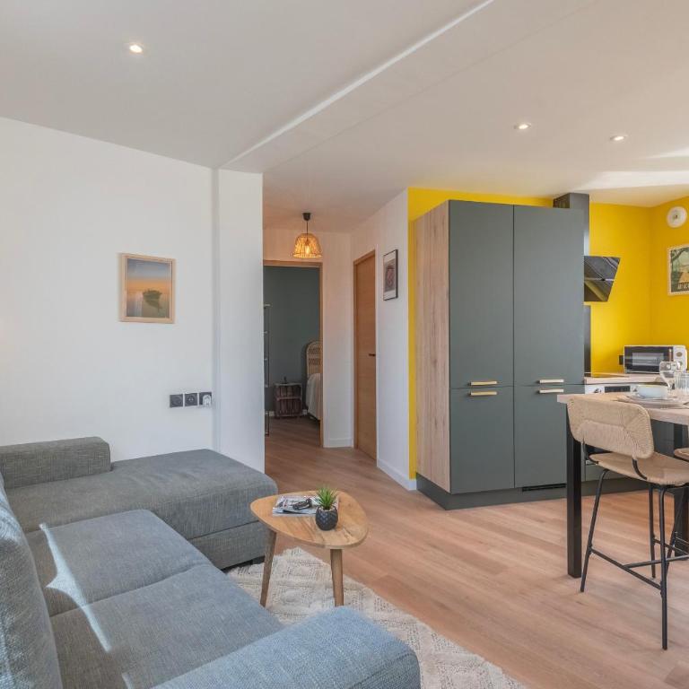 Suites Kerlarros Clim et Parking face Gare et Port - Appartement 2 Chambres Deluxe - 4