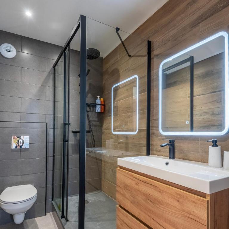 Suites Kerlarros Clim et Parking face Gare et Port - Appartement 2 Chambres Deluxe - 1