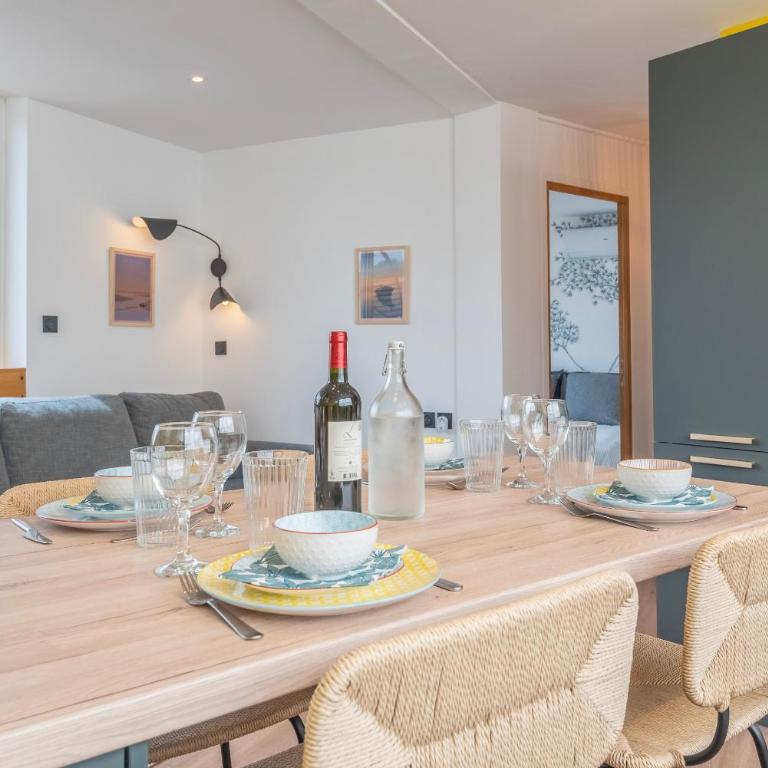 Suites Kerlarros Clim et Parking face Gare et Port - Appartement 2 Chambres Deluxe - 9