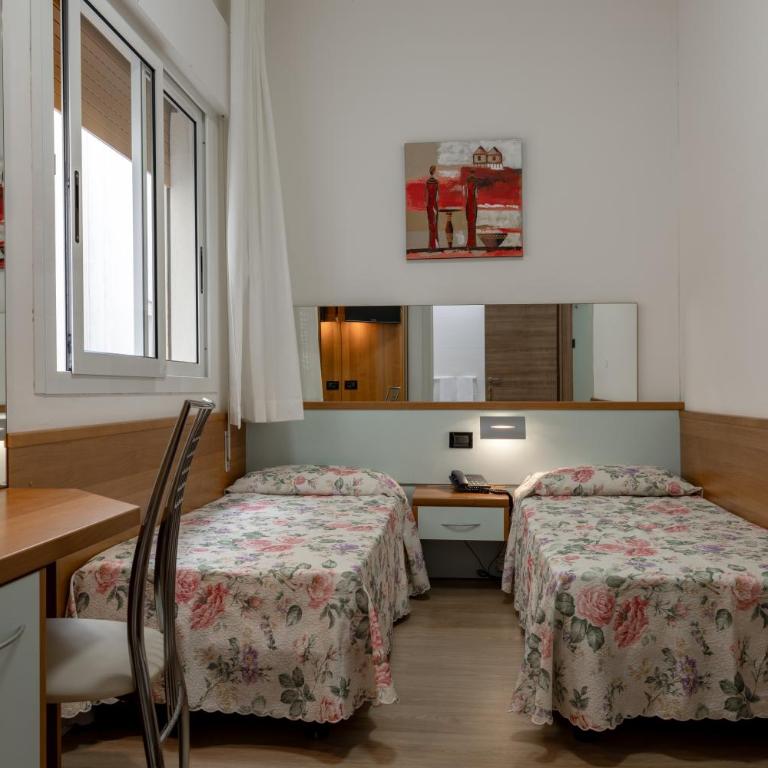 Hotel Continental - Camera Piccola Doppia con Letti Singoli - 4