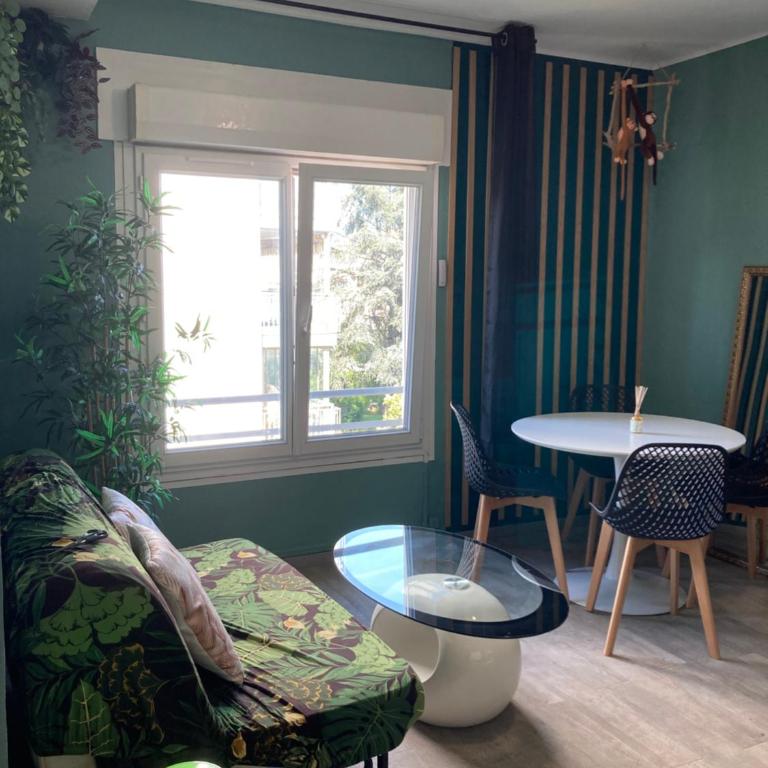 La jungle, centre ville, videoprojecteur, proche gare et commerce, 150m de la mer - Appartement 1 Chambre - 2