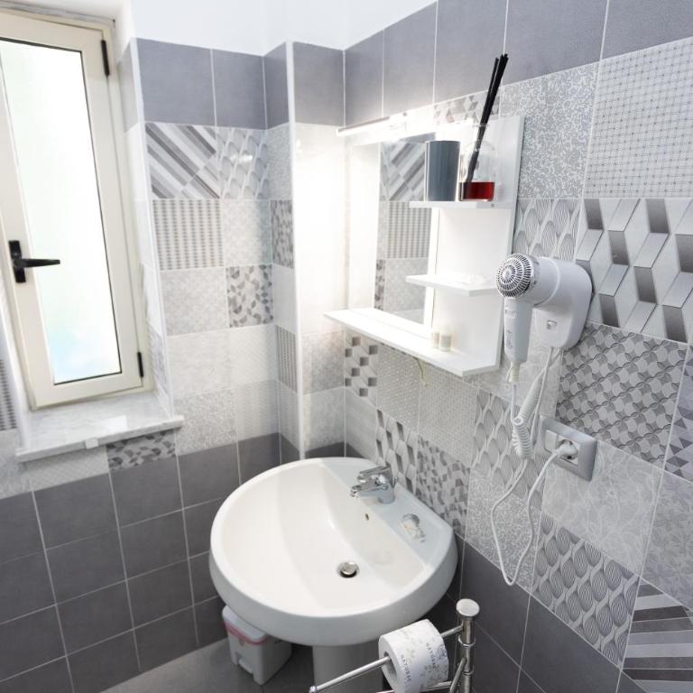 Residenza Luce Sul Mare - Double Room with Balcony and Sea View - 9