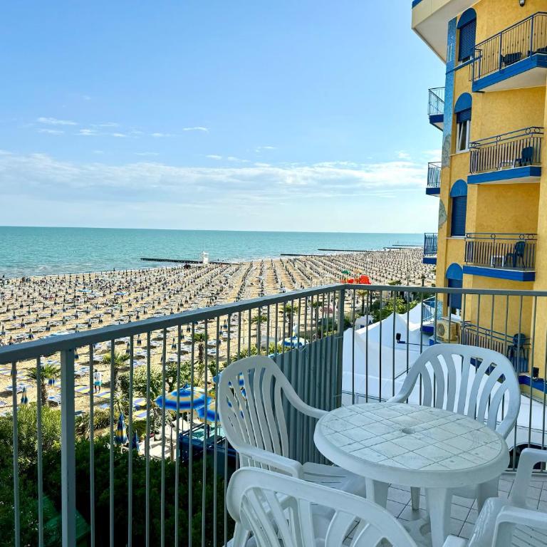 Appartamenti Fronte Mare CC - Carraro Immobiliare - Family Apartments - Appartamento con 2 Camere da Letto - 12