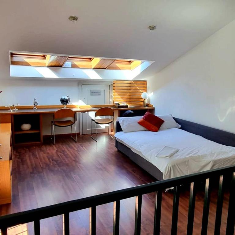 Bright Apartment with Attic - Appartamento con 2 Camere da Letto - 3