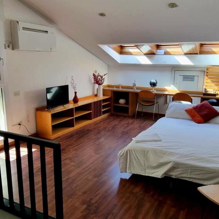 Bright Apartment with Attic - Appartamento con 2 Camere da Letto - 19