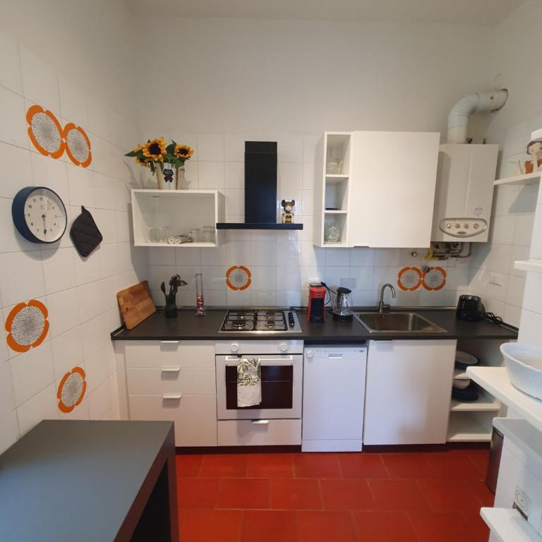 Bright Apartment with Attic - Appartamento con 2 Camere da Letto - 9