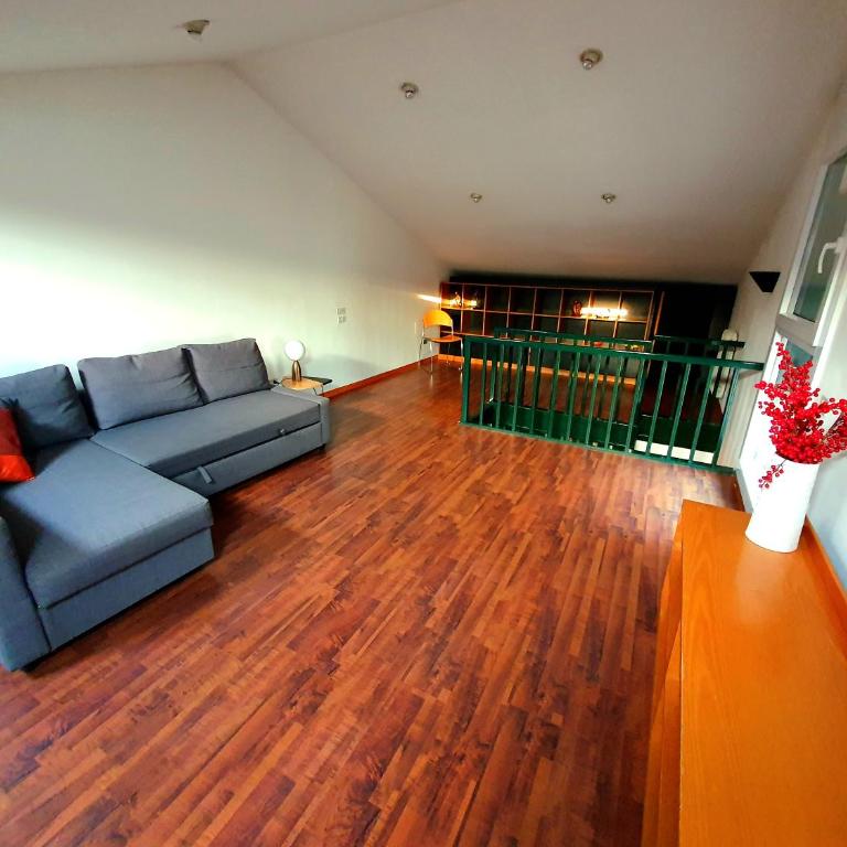 Bright Apartment with Attic - Appartamento con 2 Camere da Letto - 17