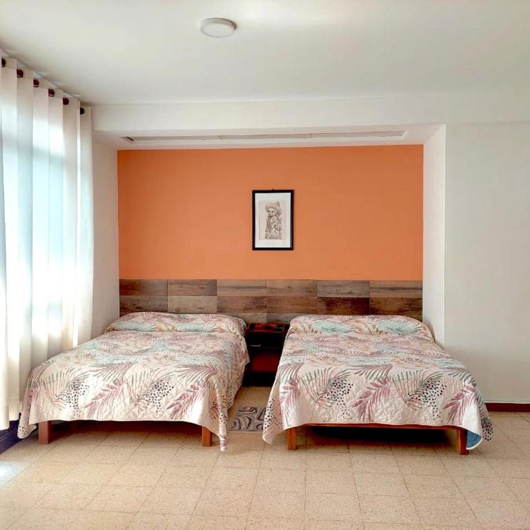 Hotel Galaxia - Habitación Triple con balcón - 3