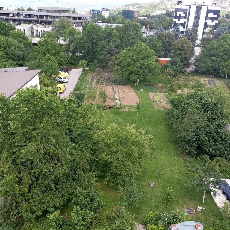 Apartmani MB Sarajevo - Deluks Apartman sa 2 Spavaće Sobe i Balkonom - 12