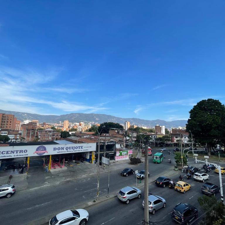 Apartamento cómodo en laureles, grande , céntrico , bien ubicado Apto303 - Apartment - 25