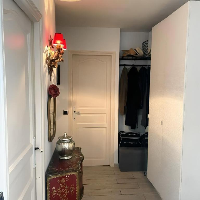 Superb apartment in provenzal residence with pool - Apartment mit 1 Schlafzimmer - 30