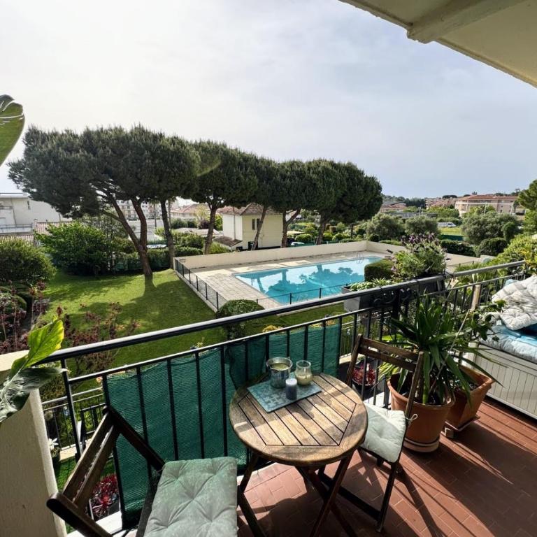 Superb apartment in provenzal residence with pool - Apartment mit 1 Schlafzimmer - 2