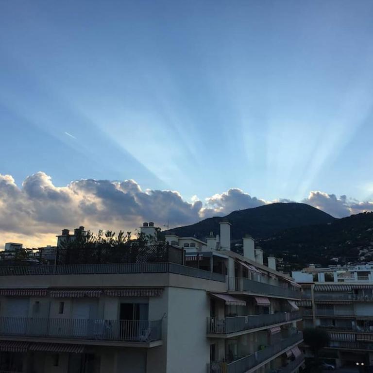 T4 FRONT DE MER ,PISCINE 25 metres ,WIFI,6à8 PERSONNES,parking,GARAGE - Appartement 2 Chambres - 47